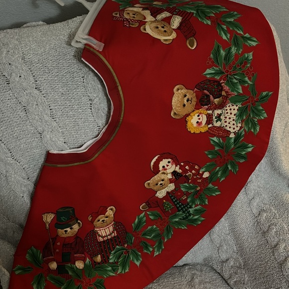 NWOT Hand crafted made Christmas tree skirt from pattern ~21” x 9” x42” half - Picture 4 of 10